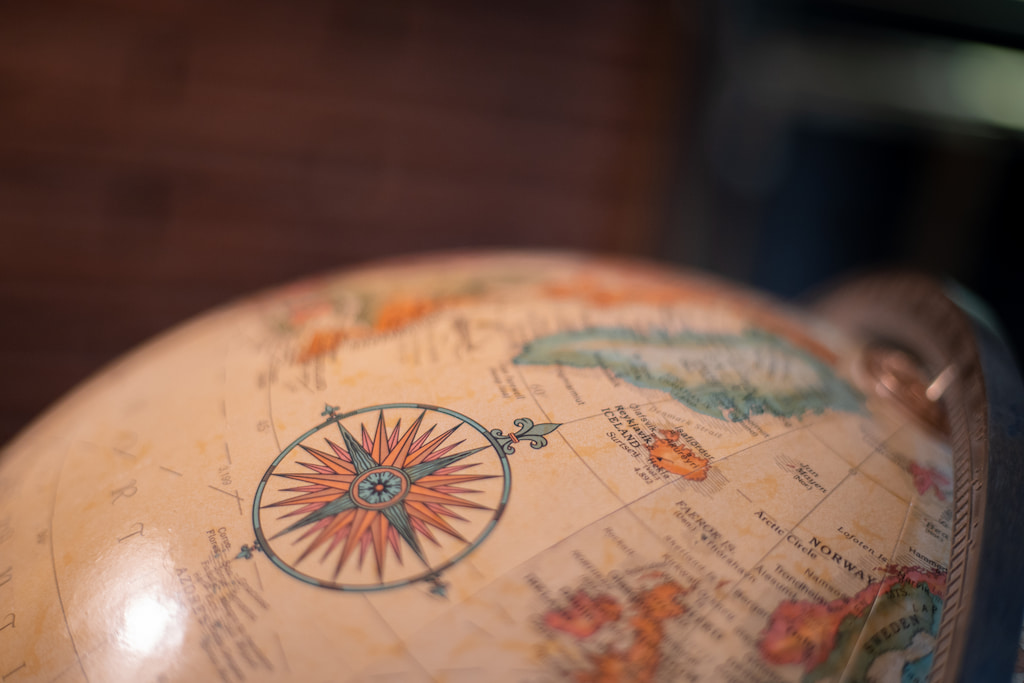 difference between globe and map difference between globe and map